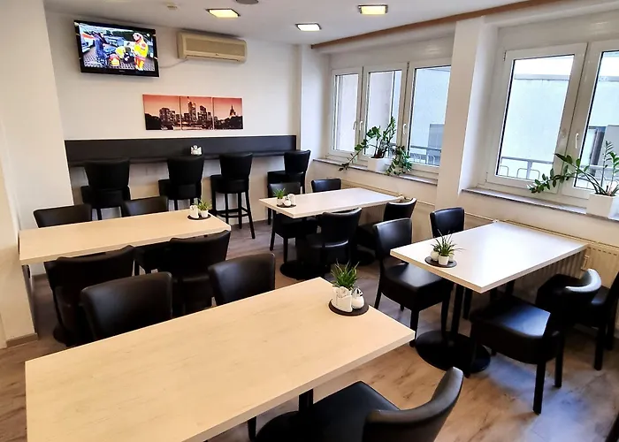 Otel Adler Frankfurt 3*
